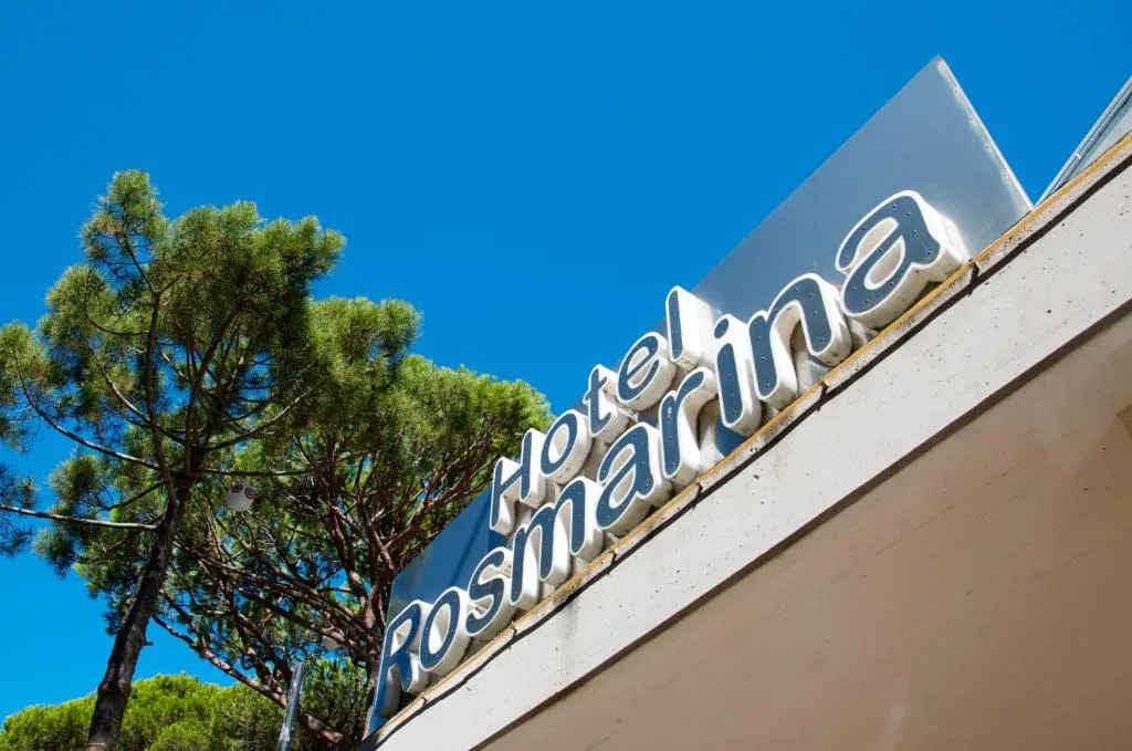 Hotel Rosmarina, מלון במרינה די גרוסטו