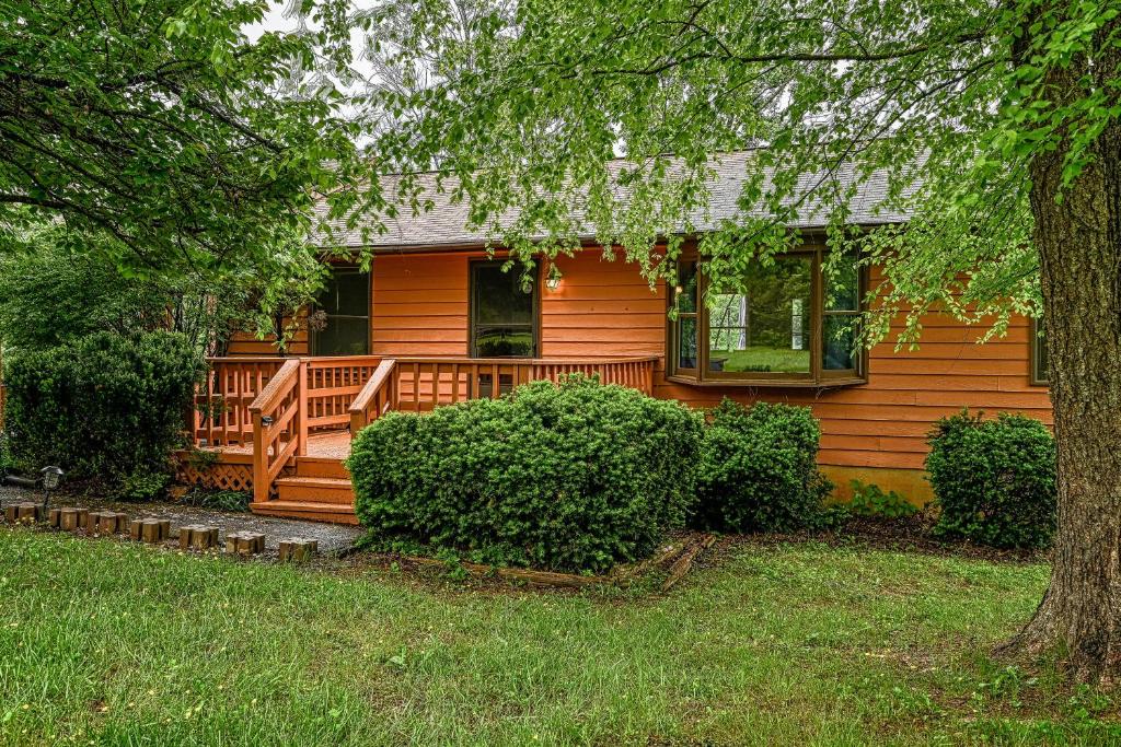 Persimmon Cove, Mineral