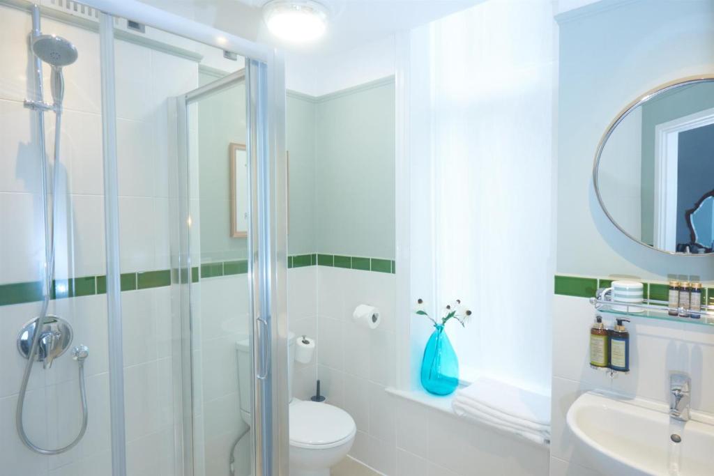 Embankment Hotel photo