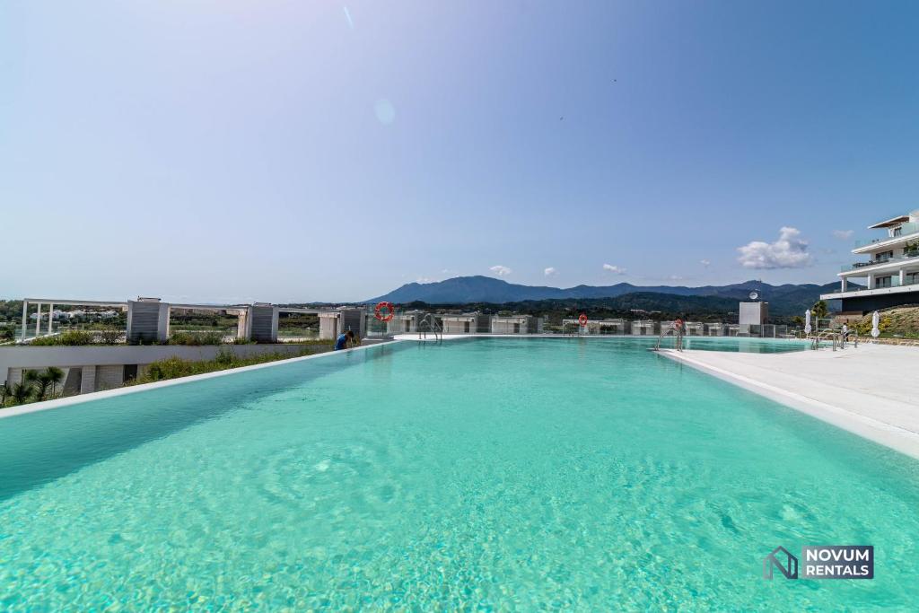 Newly Built 3-BDRM Luxury Apt w/ Stunning Sea Views - 3