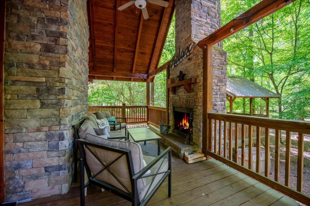 Amazing Cabin in Coosawattee River Resort, Hot tub
