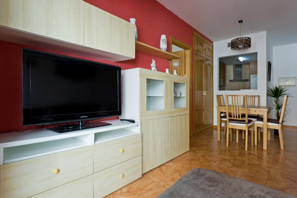 Relaxing Beach Apartment in Fuengirola Parking - 4