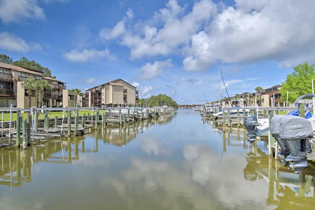 Coastal Condo with 2 Pools and Mobile Bay Views!, Gulf Shores