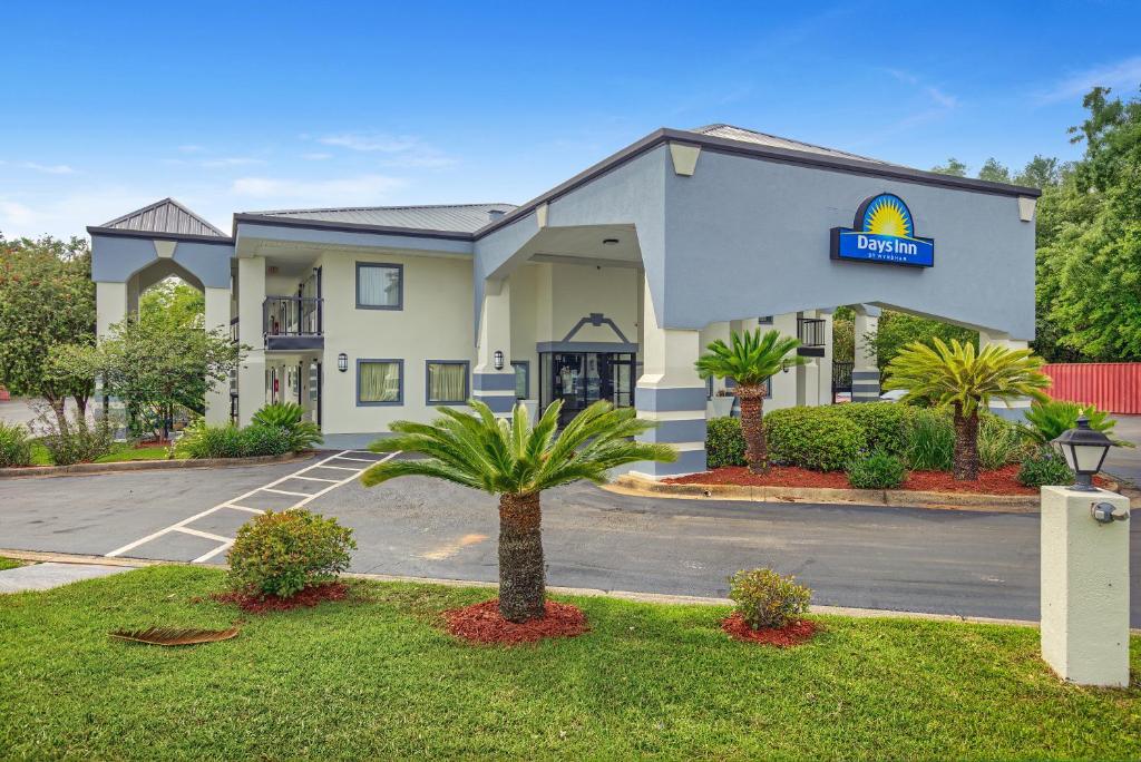 Days Inn by Wyndham Foley photo