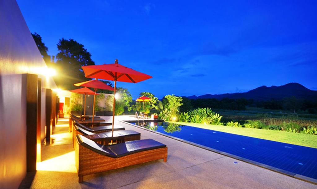 Swimming pool, Yoma Hotel in Pai