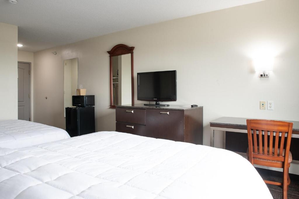FairBridge Inn and Suites Marion photo