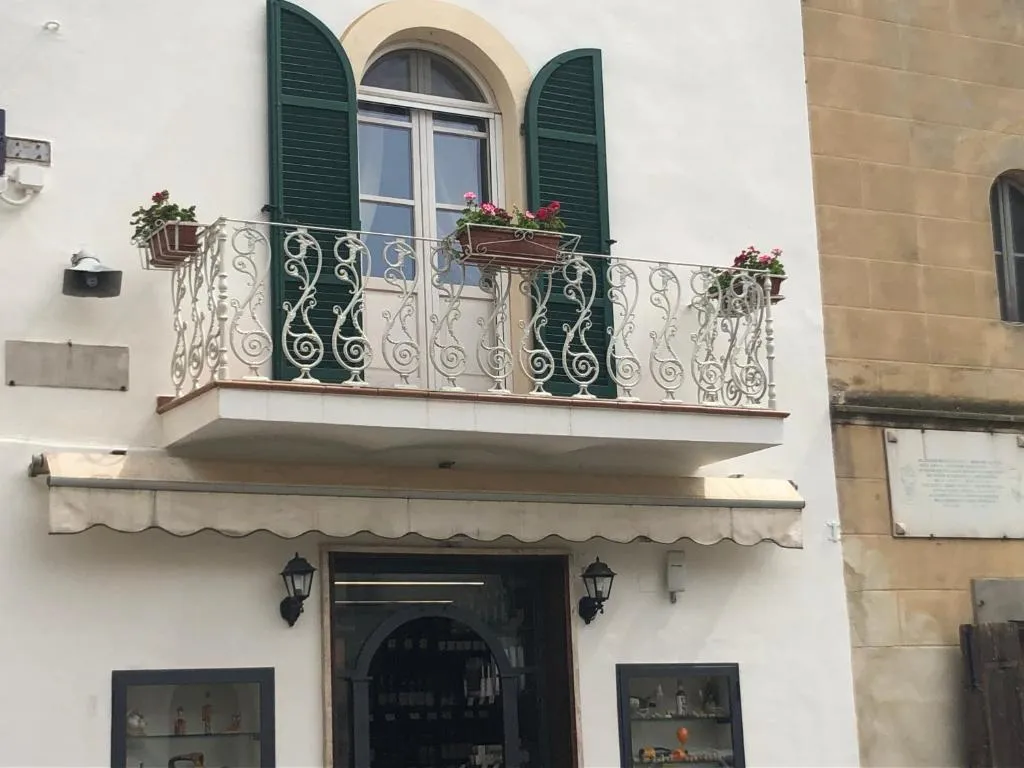 B&B La Loggia e L’Orologio, מלון בקסטיליונה דל לאגו