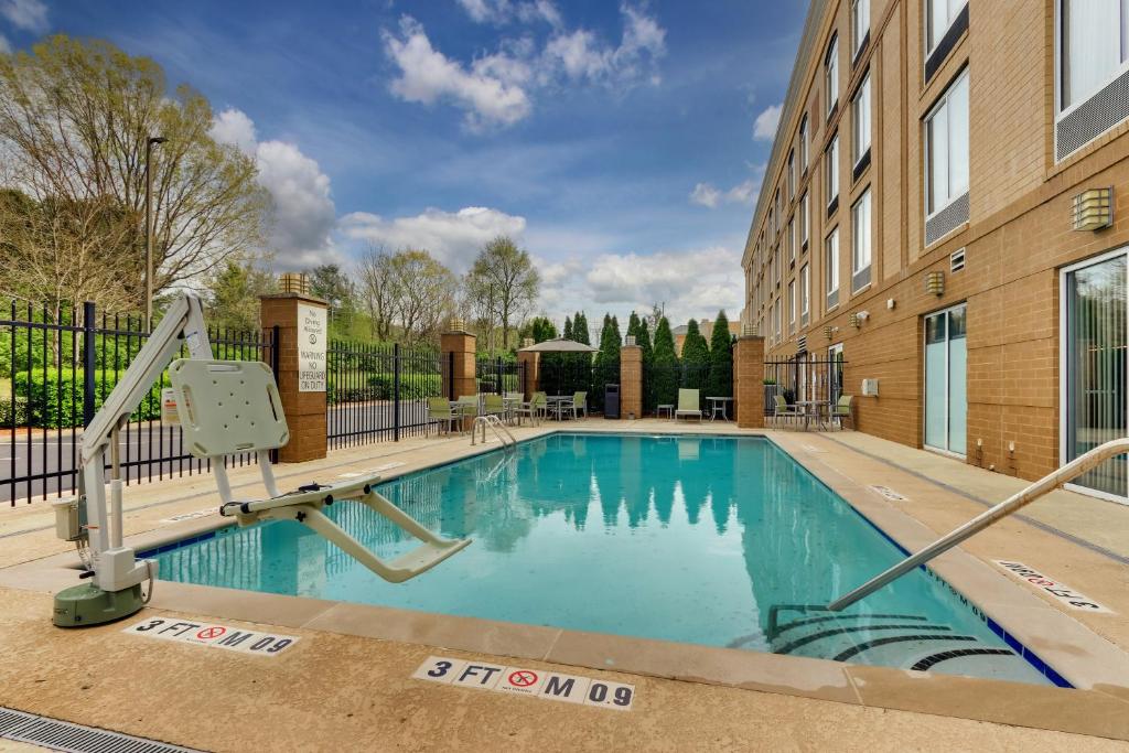 Swimming pool, Holiday Inn Franklin - Cool Springs By IHG in Franklin (TN)