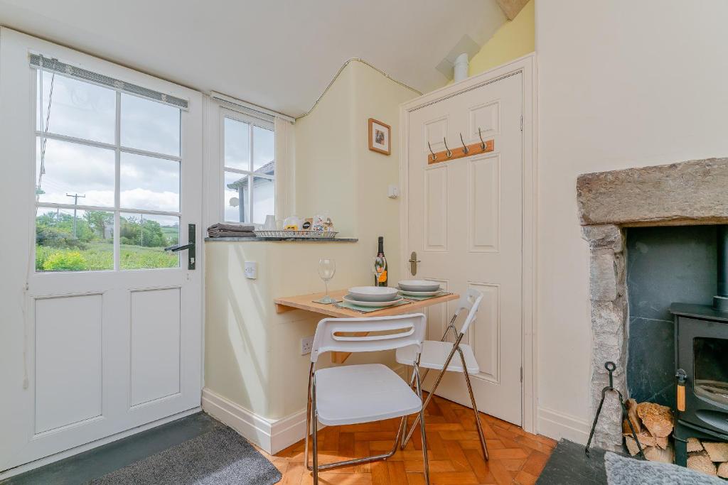 Quarry Cottage, Trelogan photo 3