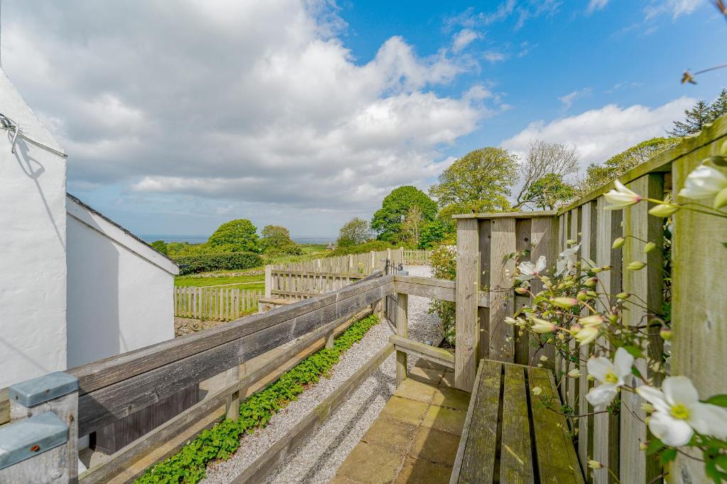 Quarry Cottage, Trelogan photo 5