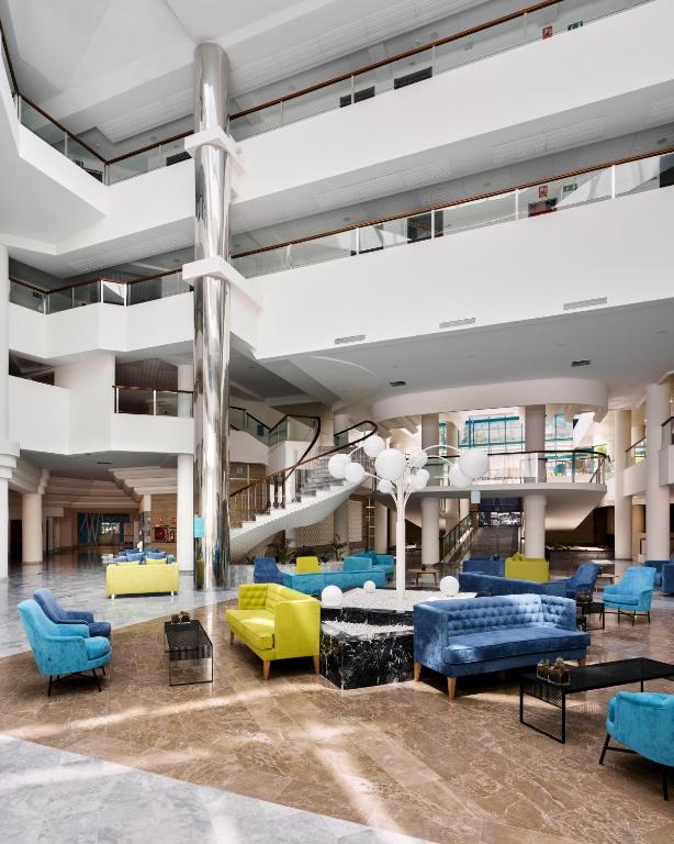 Alua Tenerife — Hotel building in Puerto de la Cruz, Canary Islands