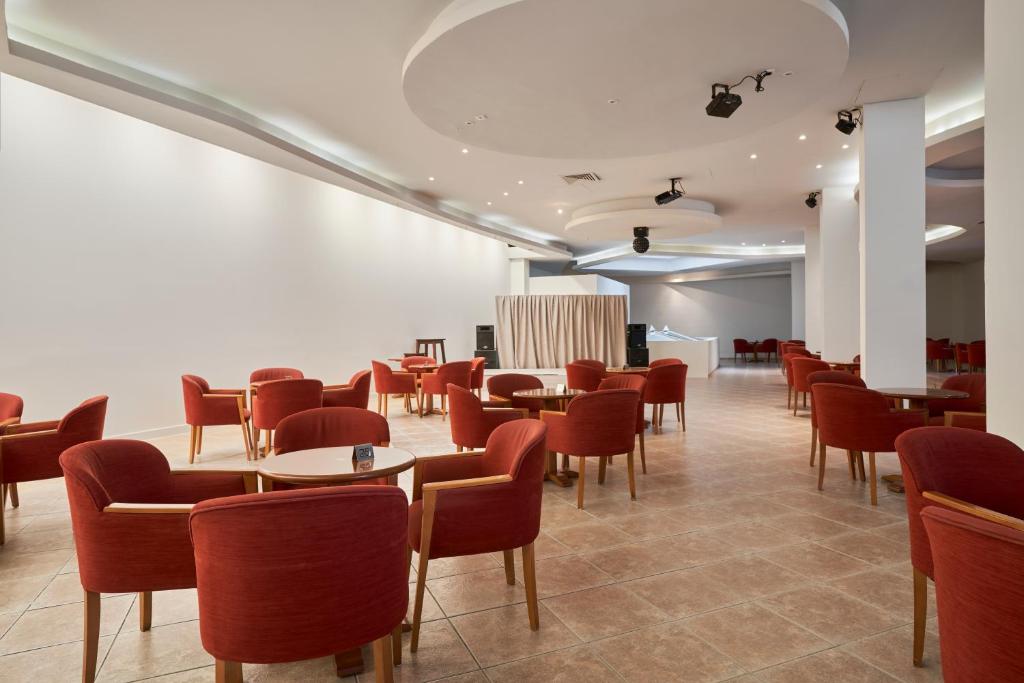 Alua Tenerife — Restaurant & bars in Puerto de la Cruz, Canary Islands