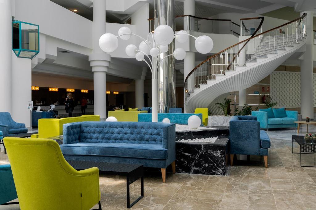 Alua Tenerife — Hotel building in Puerto de la Cruz, Canary Islands