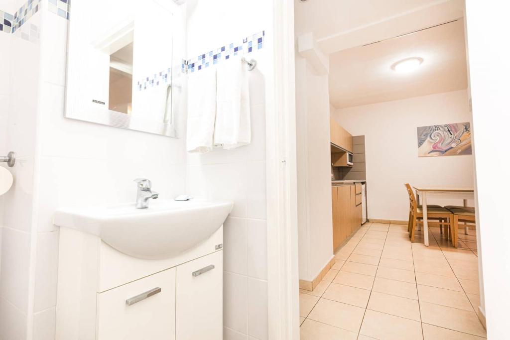 Vrissaki Hotel Apartments — Hotel rooms in Protaras, Famagusta Region