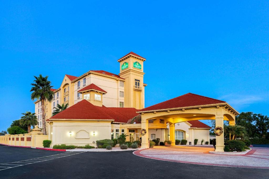 La Quinta Inn & Suites by Wyndham Mesa Superstition Springs photo