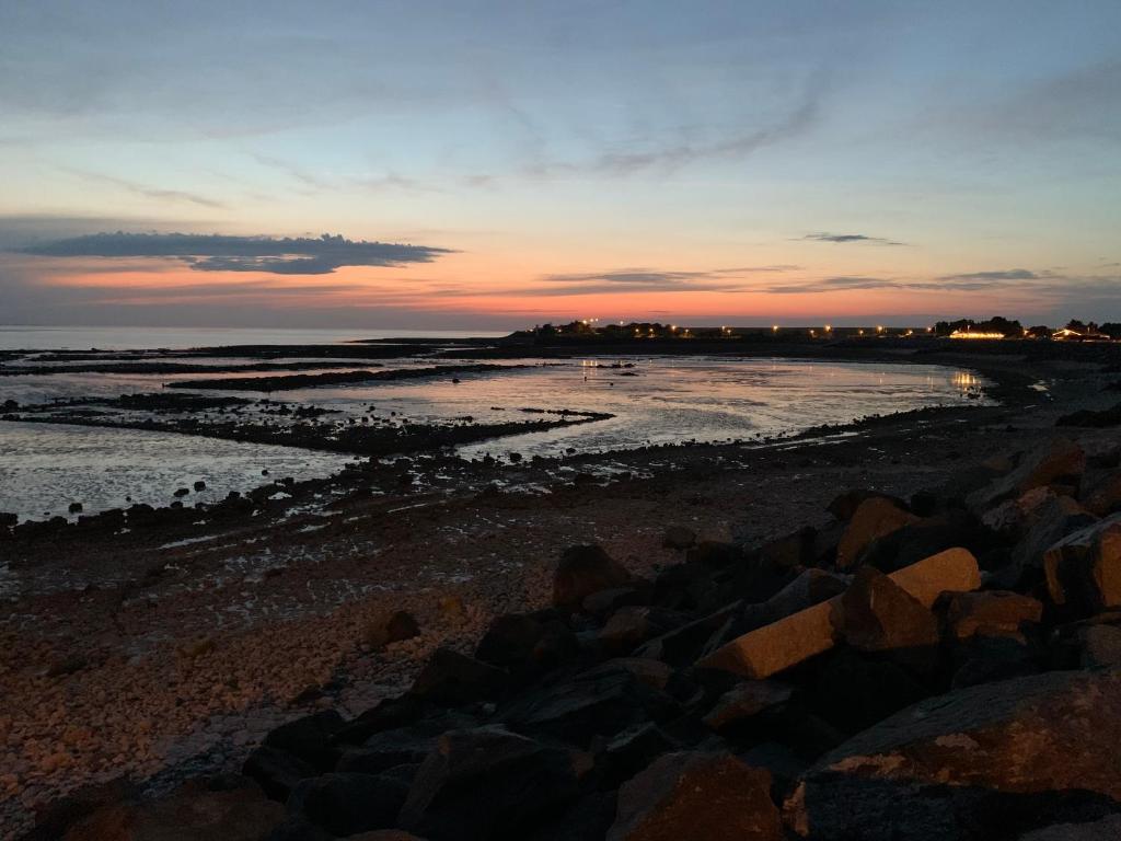 T2 vue sur le parc proche mer et ile de re photo