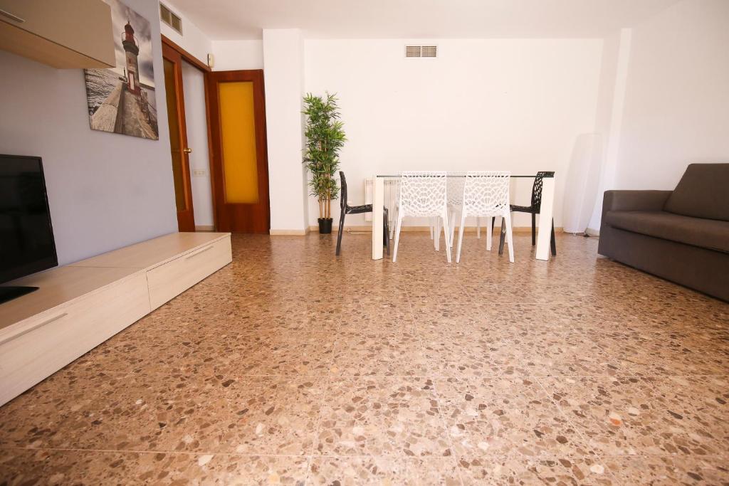 COSTA DAURADA APARTAMENTS - Laresman - 3