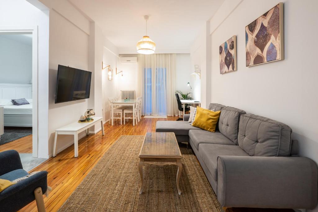 Ikos central spacious apartment — Hotel in Thessaloniki