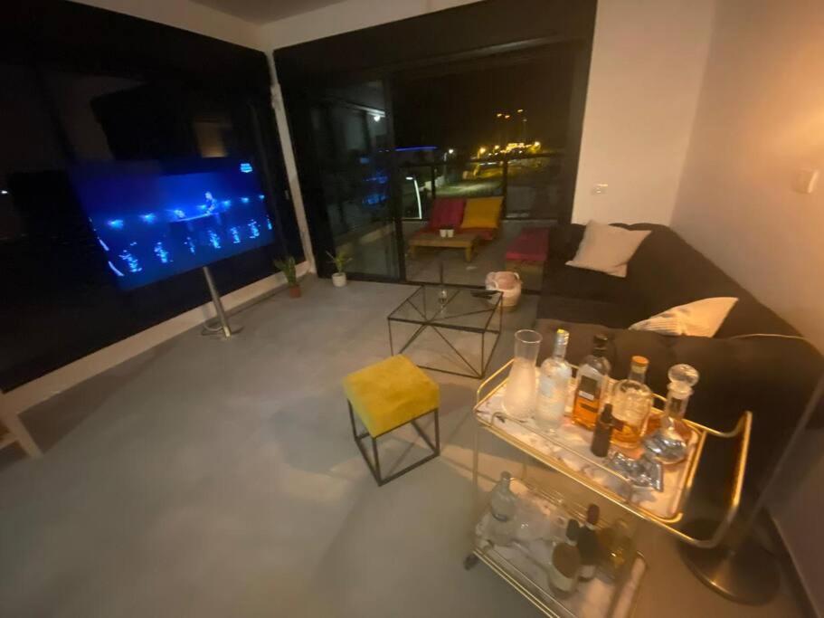 הדירה של אולגה / Olga's Apartment — Hotel in Hadera