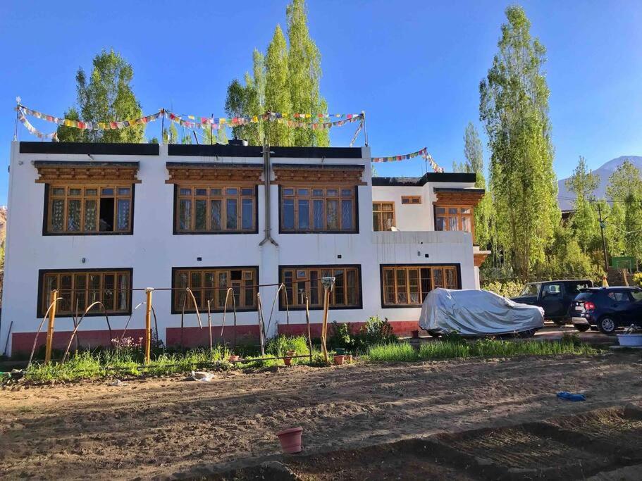 Sponbo Guest House — Hotel in Leh