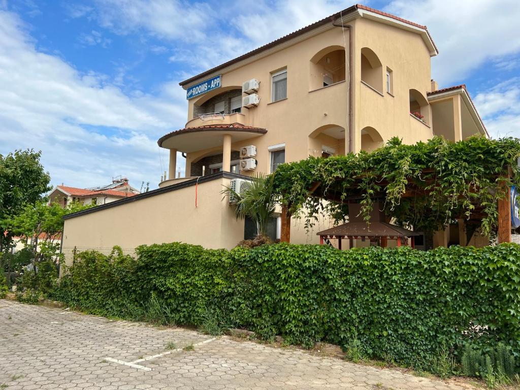 Apartments Mijic — Hotel in Liznjan