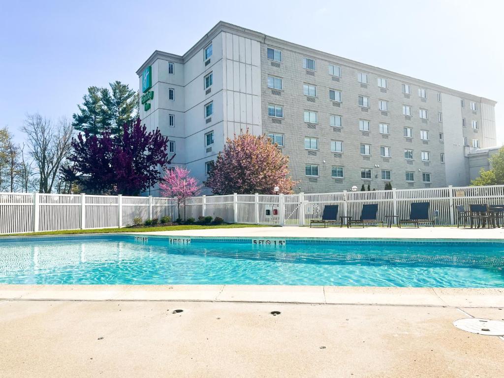Holiday Inn Salem photo