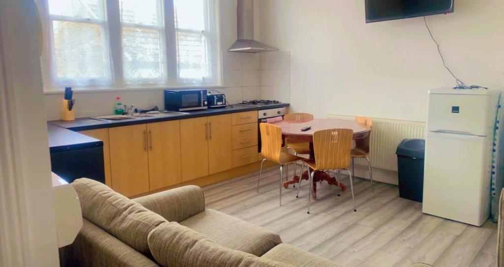 Entire Two Double Bedrooms Flat N4, Great Yarmouth