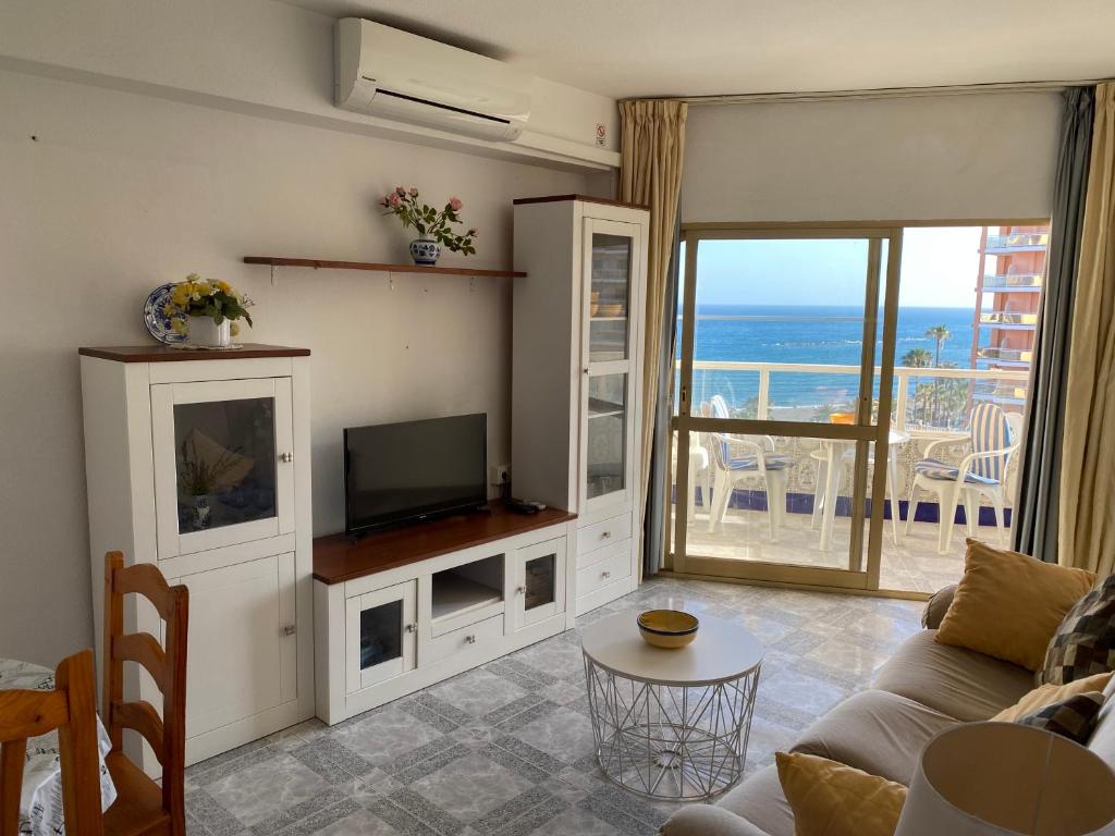 Cozy apartment with first line seaview in perfect location, near the Marina - 4