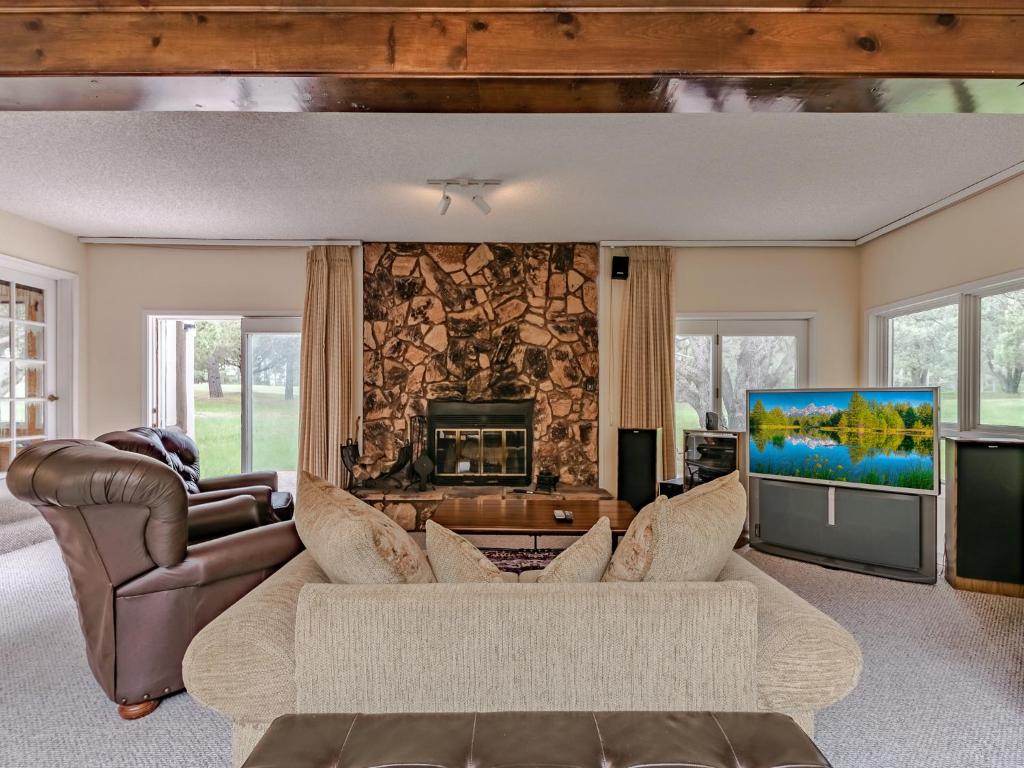 High Mesa Escape, 3 Bedrooms, Fireplace, Sleeps 8 photo