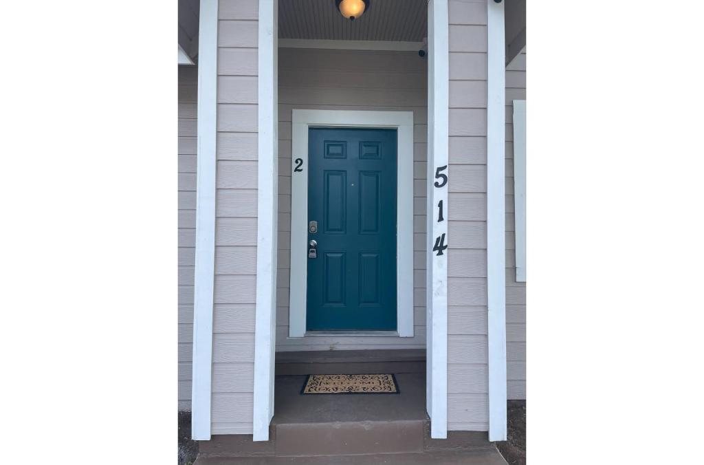 Fabulous Newly Renovated 2Br1Ba Near Downtown photo