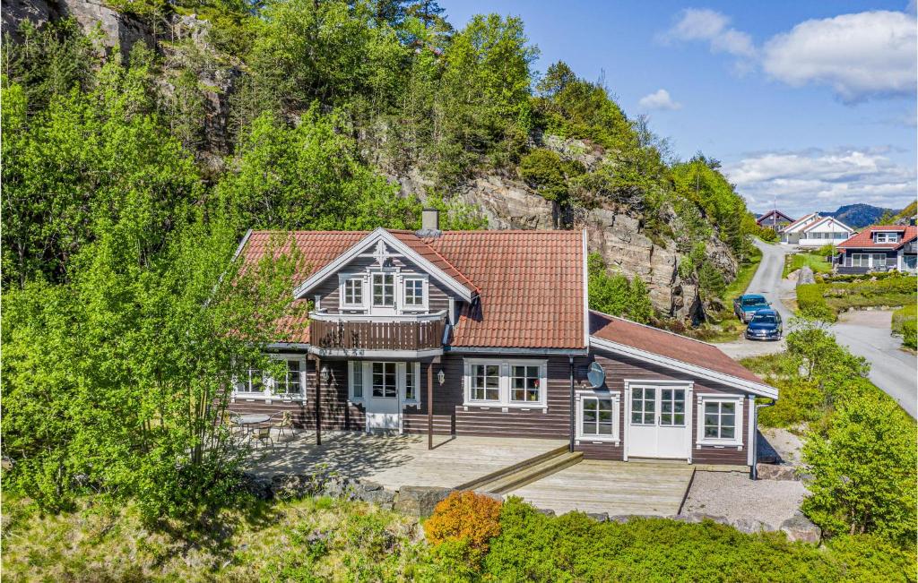 Amazing Home In Lindesnes With 5 Bedrooms, Indoor Swimming Pool And Wifi