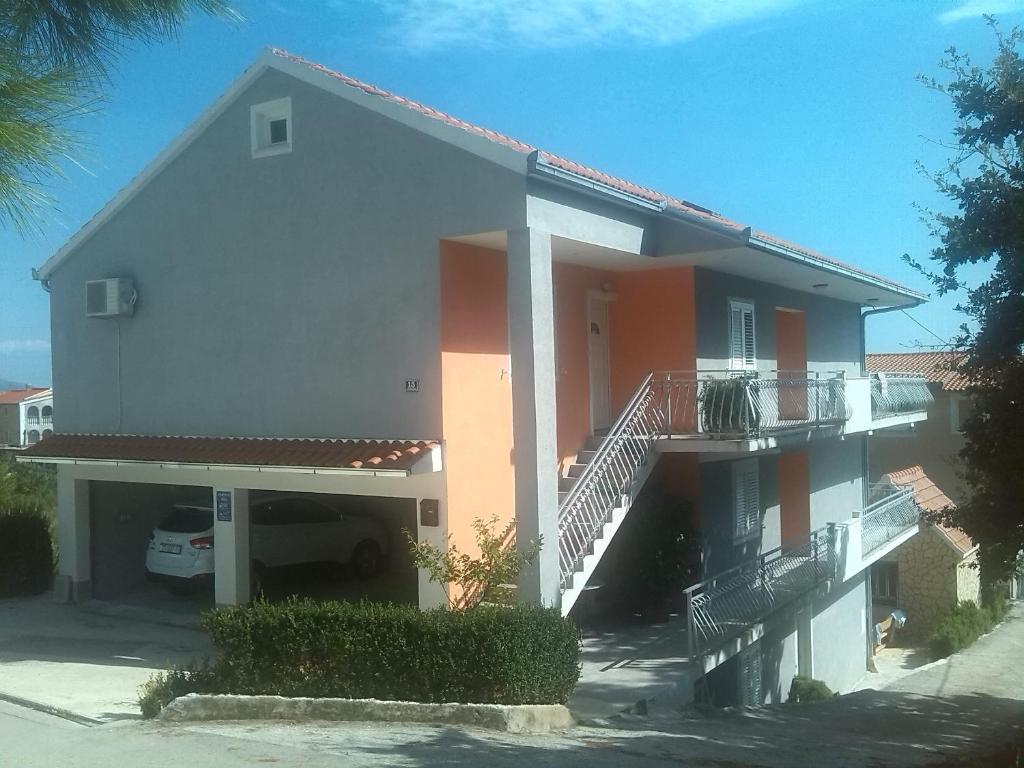 Apartments Mima — Hotel in Kastela