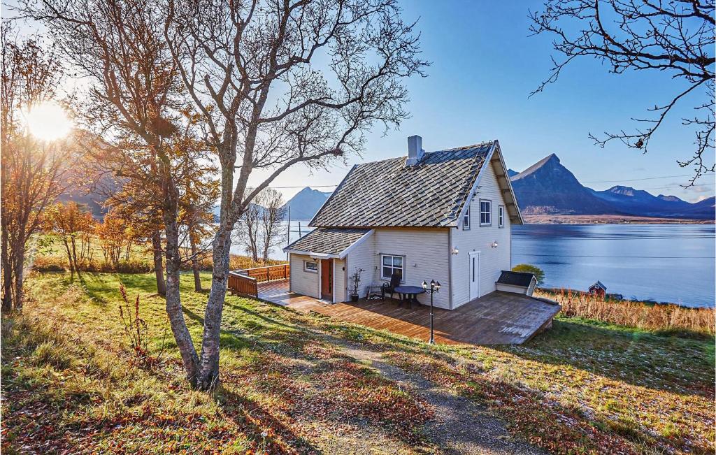 Nice Home In Sortland With 5 Bedrooms And Wifi