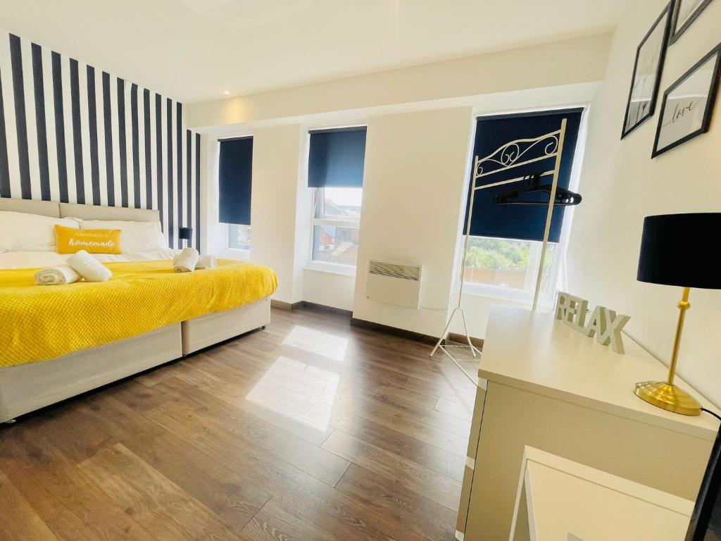 Park Street Apartment Luton by Hostaguest photo