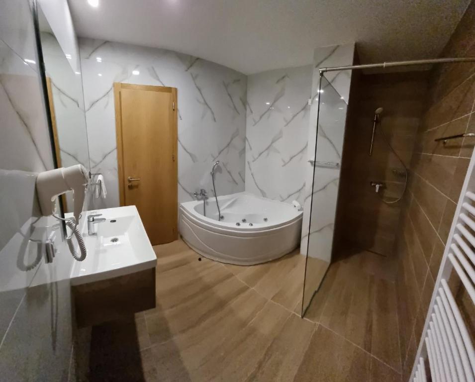 Hotel Safir photo