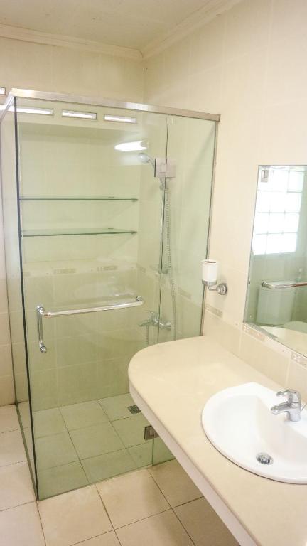 Dago Asri House (3 Bedrooms, 6 Pax, 500m2) photo