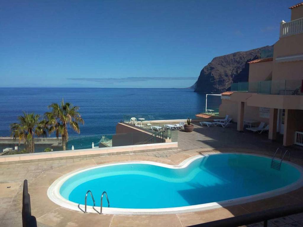 Apt 409 Los Gigantes, Acantilado de los Gigantes