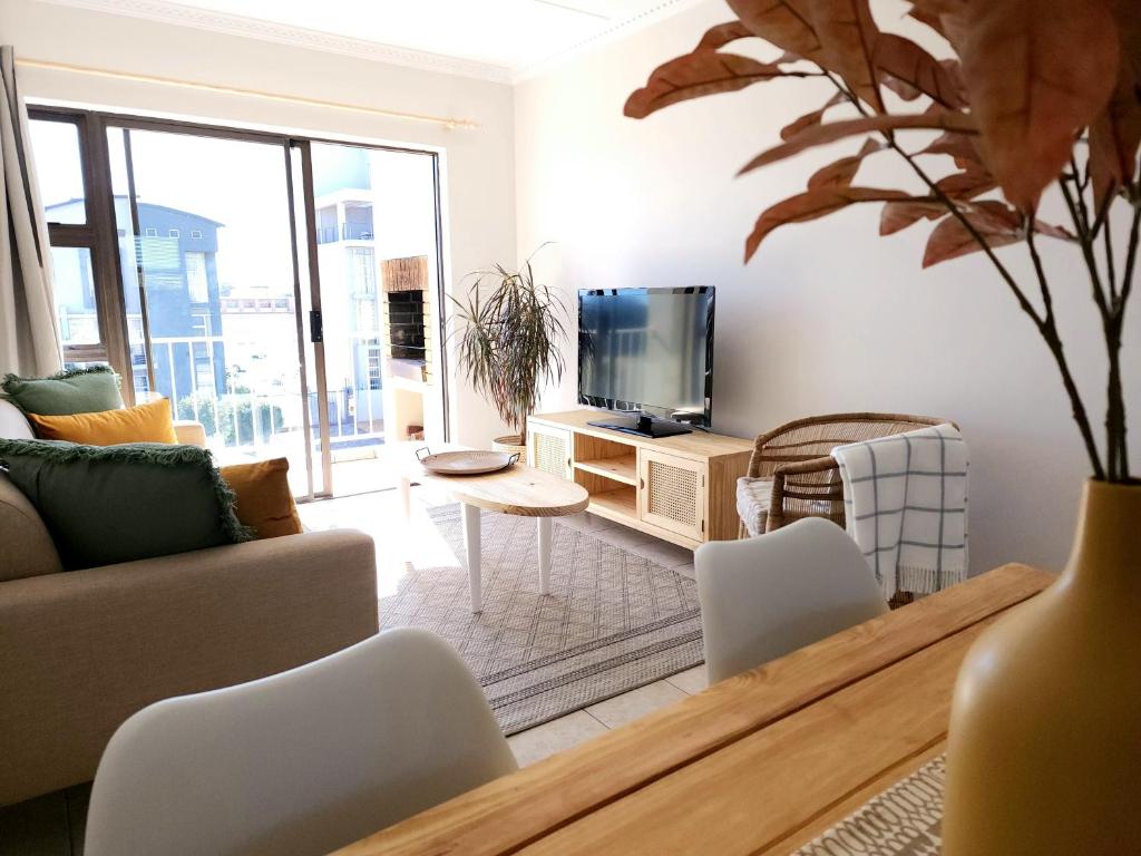 Sunny 2 bedroom apartment in Blouberg Beachfront photo