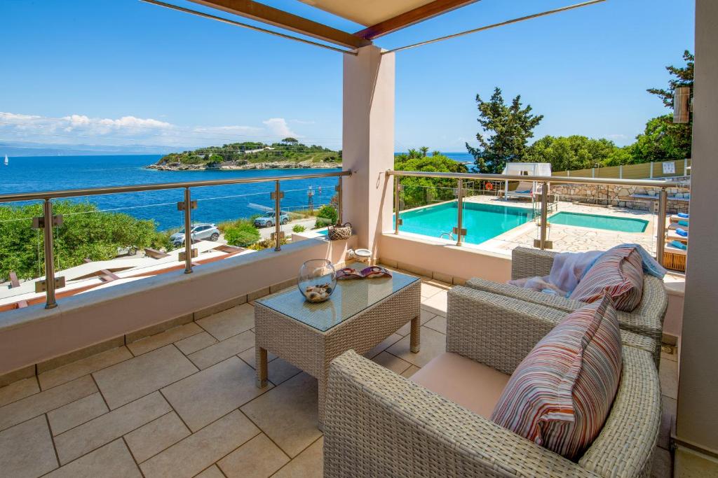Villa Terra del Nonno with Sea Views & Pool photo