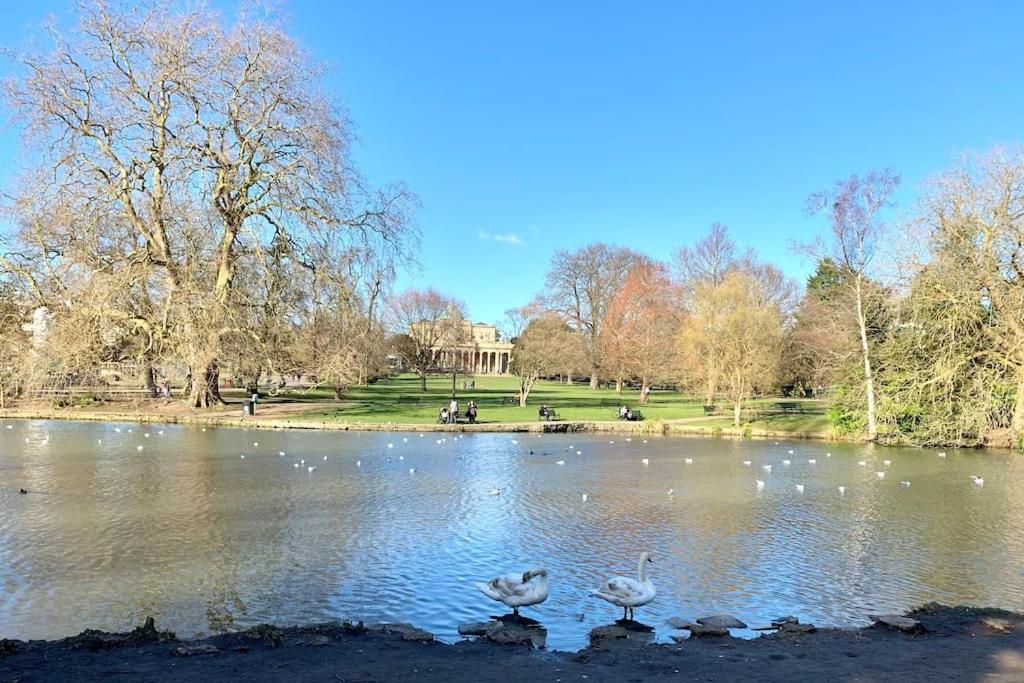 3-Bed House in the Heart of Cheltenham photo 8
