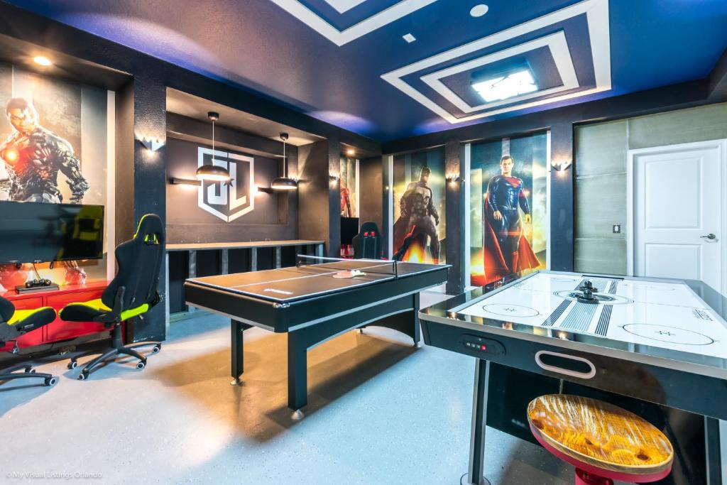 STUNNING Villa wPrivate Pool &amp; Spa Game Room — Hotel in Orlando (FL)