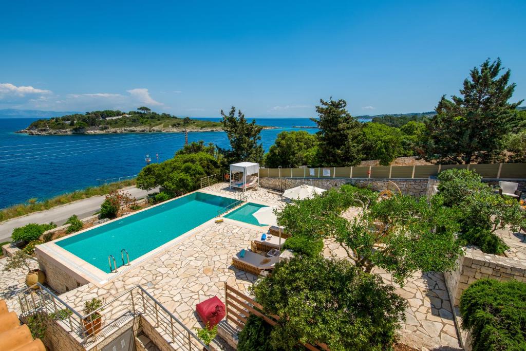 Villa Terra del Nonno with Sea Views &amp; Pool — Hotel in Paxos