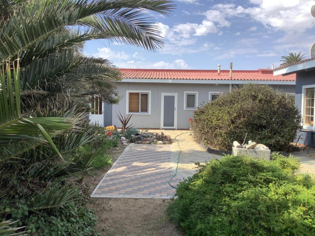 Rod and Sigi‘s Garden Cottage photo