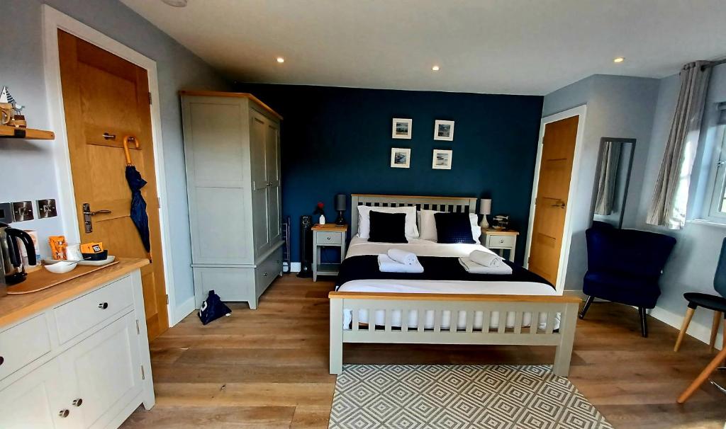Stylish coastal retreat in St Ives with parking, St Ives
