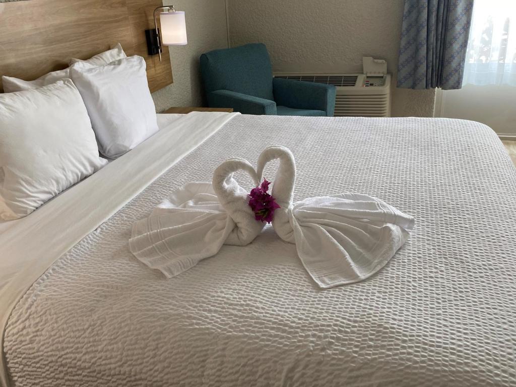 Days Inn by Wyndham Fort Pierce Midtown photo