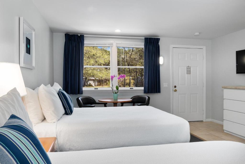 Even'tide Resort Motel & Cottages photo