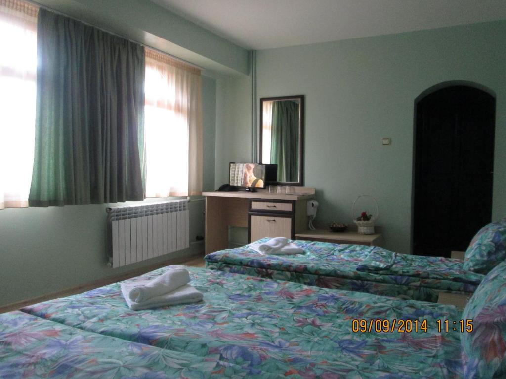 Family Hotel Emaly Green photo