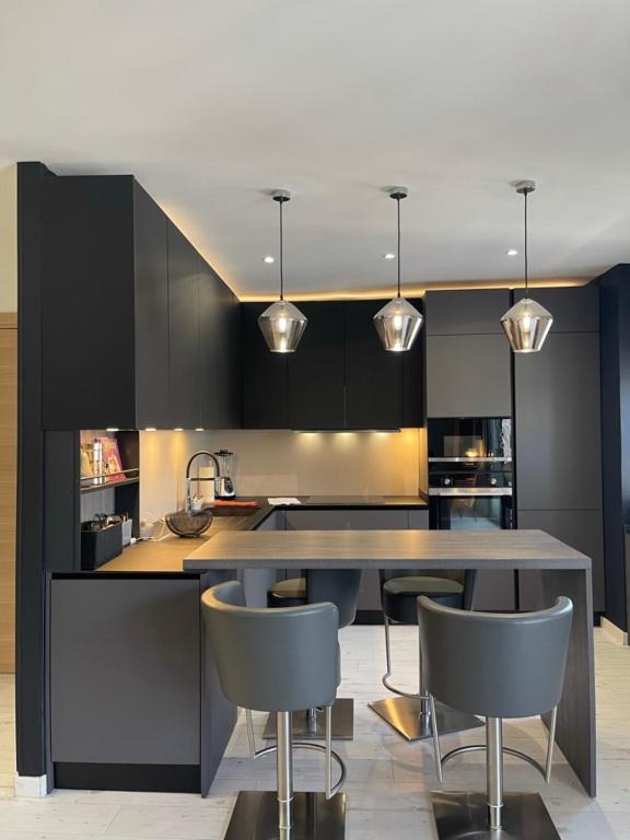 Deux pièces spacieux Place de Gaulle centre-ville d'Antibes avec extérieur - 3