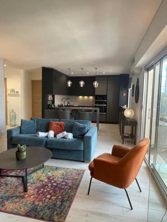 Deux pièces spacieux Place de Gaulle centre-ville d'Antibes avec extérieur - 2