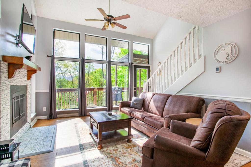 Zermatt Ski Chalet - Hot Tub and Arcade Games, Gatlinburg